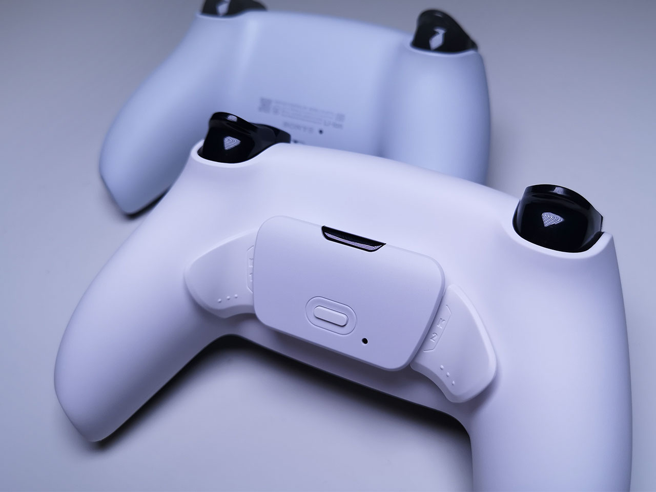 PS5背面ボタンをDualSenseコントローラーに付ける方法とレビュー（2ボタン版） | スターミント